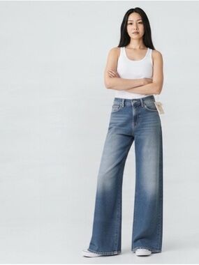 MOTHER Wide-Leg High-Rise Jeans in Medium Faded Blue